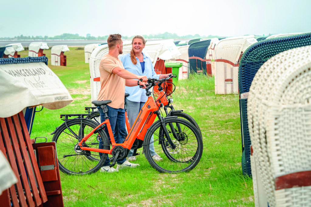 Nordseeräder vor Strandkörben